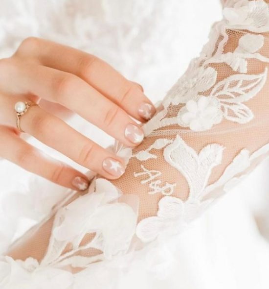 Festive nails | Bridal μανικιούρ με τα πιο cute χριστουγεννιάτικα details