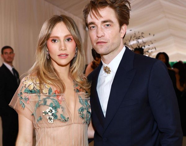 Μυστικός γάμος για τον Robert Pattinson και τη Suki Waterhouse!