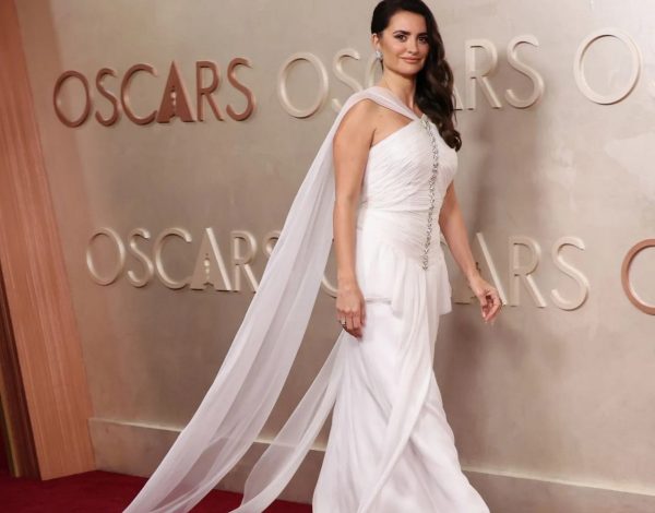 Oscars 2025 | Penélope Cruz, Elle Fanning & ακόμη 12 celebrities που έλαμψαν με τα bridal-inspired gowns τους